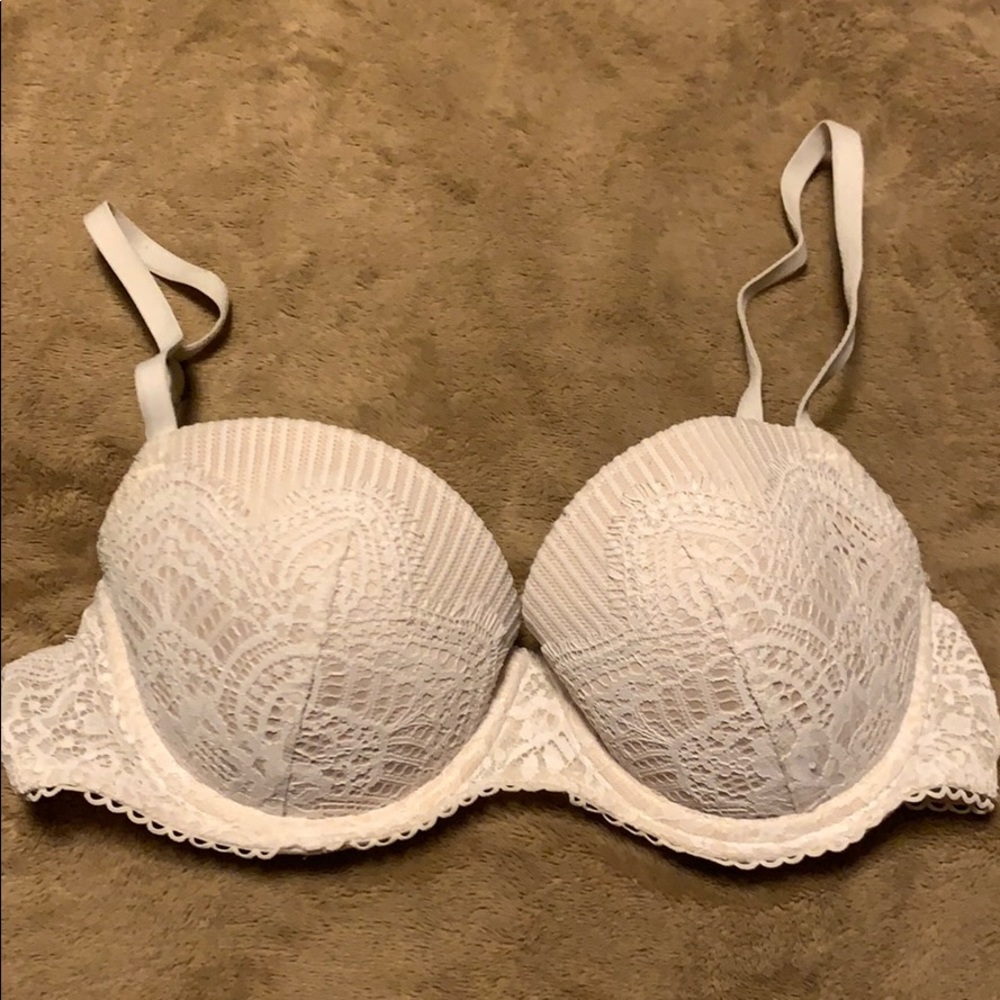 Victoria’s Secret Pink laced bra